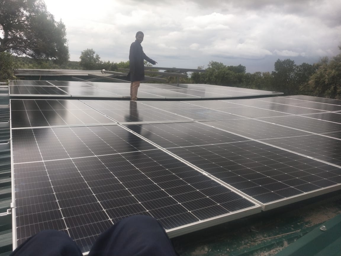 SISTEMA DE ARMAZENAMENTO BESS DE 100KW + 150KWH NO QUÊNIA